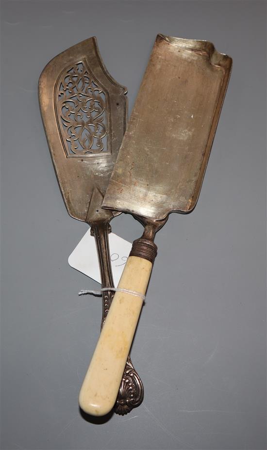 A Victorian silver Kings pattern fish slice, London, 1846 and a silver and ivory crumb scoop.